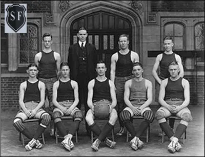 En 1921 quelle équipe remporte la première compétition masculine nationale de basket-ball ?