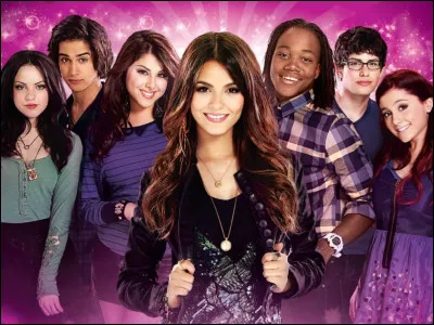 À quel âge a-t-elle joué dans « Victorious » ?