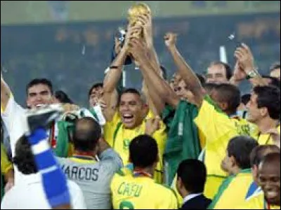 Quel pays a remporté la Coupe du monde de football en 2002 ?