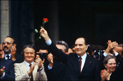 Quelques jours après avoir été élu président de la République, François Mitterrand se rend à l'Elysée puis au Panthéon : c'était en ... 1981.