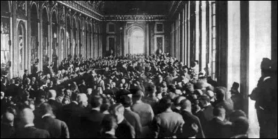 Le Traité de paix entre les vainqueurs de la première guerre mondiale et l'Allemagne est signé à Versailles en ... 1919.