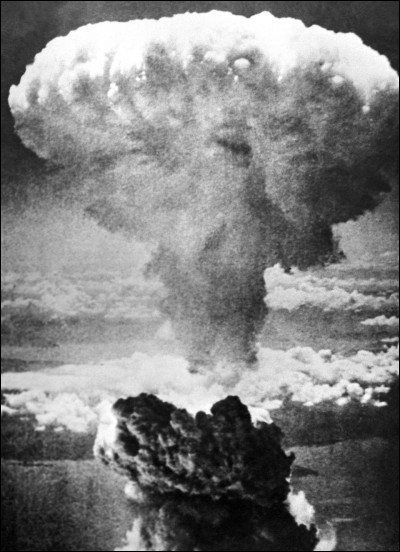 Citation de Philippe Geluck : ''Le 1er janvier 1945 à Hiroshima, les gens s'étaient souhaité une bonne et heureuse année.''Quel événement a eu lieu à Hiroshima cette année-là ?