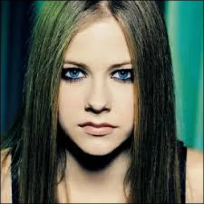 Avec le chanteur de quel autre groupe de rock est-elle sortie entre 2012 et 2015 ?