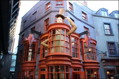 Comment s'appelle la boutique des frères Weasley ?
