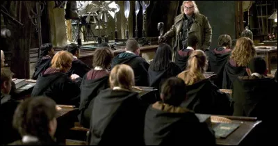 Quel sortilège le Pr. Maugrey Folœil utilise-t-il en premier sur l'araignée ?(Harry Potter et l'Ordre du phénix)