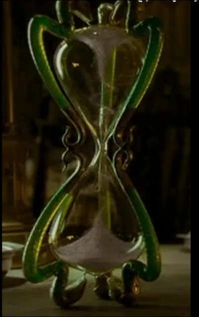 Quelle est la particularité du sablier du Pr. Slughorn ?
