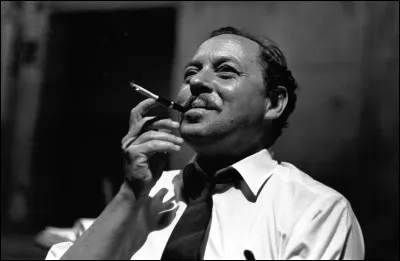 Qui est l'auteur de la pièce de théâtre ''Un tramway nommé Désir'' ?