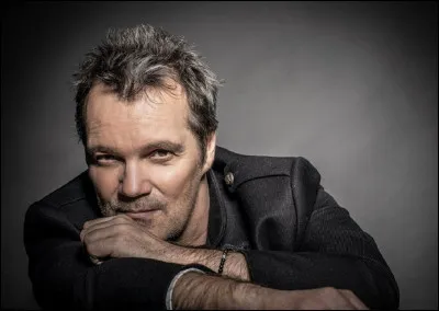 Qui est ce chanteur, compositeur-interprète de ''Cargo'' ?