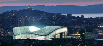 Ce stade est sans doute le plus connu et le plus beau de Ligue 1. C'est le Vélodrome ! Quel est son sponsor ?