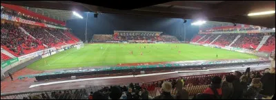 Un peu de géographie française ne fait pas de mal ! Quel est le nom du stade qui se situe dans le département de la Côte-d'Or ?