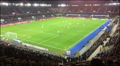 Nous sommes dans le 6e stade de ce quiz, dans la région Grand Est. Ce stade représente le stade de la préfecture du Grand Est. Enfin, c'est le plus vieux stade de Ligue 1. C'est assez pour me trouver son nom, n'est-ce pas ?