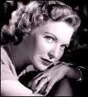 Quel animal est dans la vitrine de Line Renaud , en 1953 ?