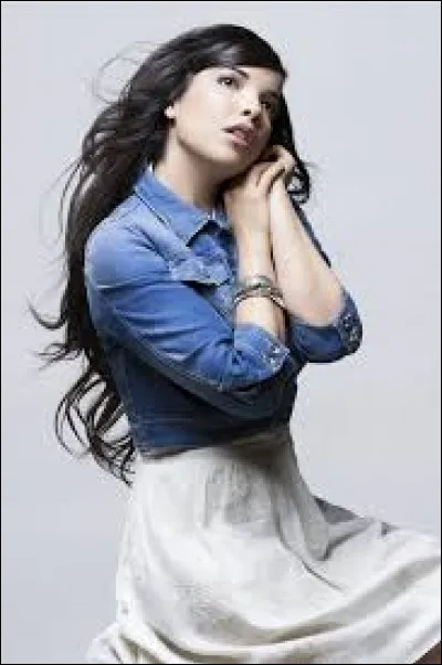 Quelles sont les paroles manquantes de la chanson "Mon fol amour" : "Ensemble nous avons connu / Vécu des jours heureux / Le moment est venu / De se faire un dernier  / Sans une larme qui coule / Sans détourner les yeux" ?