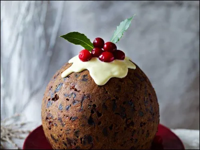 De quoi est formé principalement le fameux Christmas pudding ?