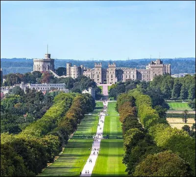 À cette époque-là, on ne faisait pas que de la tapisserie : le château de Windsor (Berkshire) est la plus ancienne résidence royale. Sous quel monarque fut-il ?