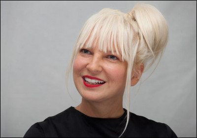 Sia, née Sia Kate Isobelle Furler, est une autrice-compositrice-interprète. Quelle est sa date de naissance ?