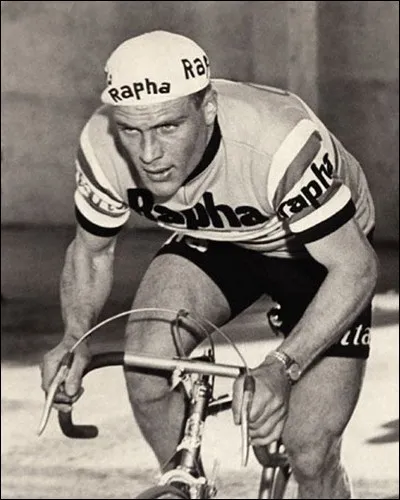 À la fois puissant et orgueilleux, il a d'abord officié sur la piste avant de briller sur la route, tout d'abord comme sprinteur avant de devenir un coureur assez complet. Son surnom de "Colosse de Mannheim" lui va comme un gant...