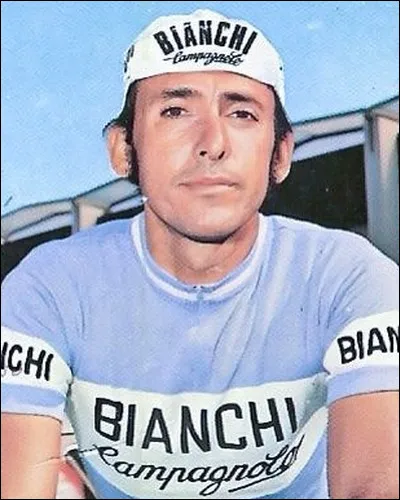 Equipier de Félice Gimondi sous les couleurs de la Bianchi, "Cochise" sera le premier colombien à participer au Tour de France en 1975. A 33 ans, il sera le premier maillon d'une longue série de champions...
