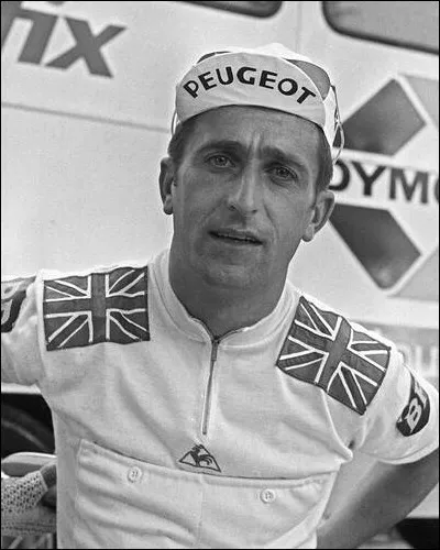 Premier champion anglais de dimension internationale dans le sport cycliste, "Major Thompson" sera anobli par la reine Elisabeth II en 1964...