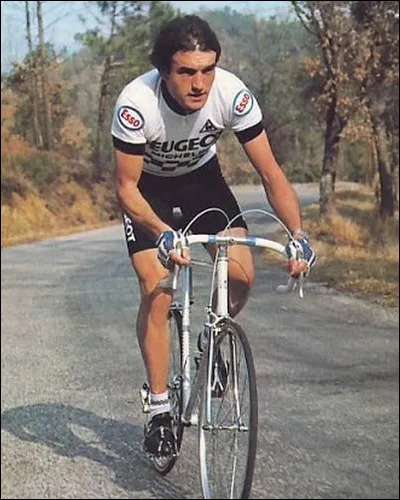 "Gibus" sera un équipier modèle sur le Tour de France sans y avoir remporté d'étape. Mais sa notoriété il l'obtiendra sur le vélodrome de Roubaix en remportant 2 années consécutives cette grande Classique...