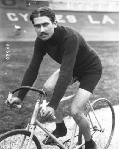 Athlète musculairement fin, on le surnommait "La plume", "La ficelle" ou encore "Fil de fer". C'est surtout par son abandon lors de la 3 ème étape du Tour de France 1924 qu'il se distinguera...