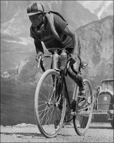 Surnommé "La puce de Torrelavega", il fut le premier vainqueur du Grand Prix de la montagne du tour de France 1933...