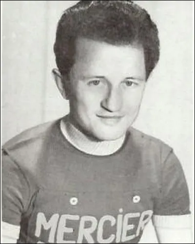 En 1949, durant six jours, son aventure en jaune, de la Normandie aux Pyrénées, tint la France en haleine. Son surnom "la perruche" en découlera...