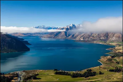 Dans quel pays pourrez-vous admirer le massif montagneux des Alpes du Sud et, notamment, le spectaculaire lac Wakatipu ?