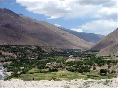 Dans quel pays asiatique la région du Waziristan se situe-t-elle ?