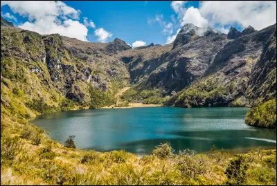Le mont Wilhelm est, avec ses 4 509 mètres, le point culminant du continent océanien. Dans quel pays devrez-vous vous rendre pour en tenter l'ascension ?