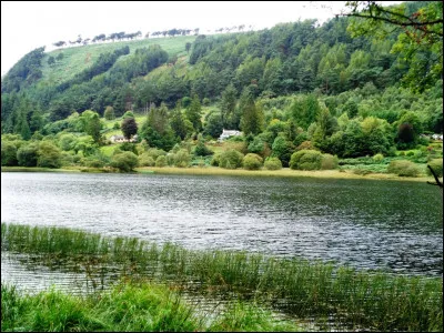 Où pourrez-vous admirer les paysages sauvages du Parc National de Wicklow ?