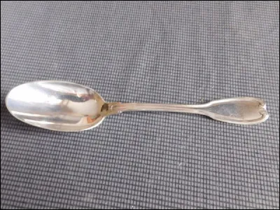 Quelle est la bonne orthographe de cet ustensile de table ou de cuisine ?