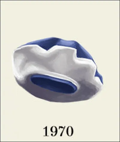 Mais il faudra attendre 1970 pour que, coiffée de ce chapeau, elle connaisse son premier bain ...