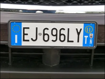 Terni est la seconde plus grande ville de l'Ombrie. Toutes proches, elles ne vous laisseront pas ... ces Cascades ! L'antique peuple des ... furent "romanisés" au cours du IIIe s. avant notre air pollué !