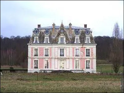 Voici le château de Boulémont, à Herbeville. Village francilien, il se situe dans le département ...