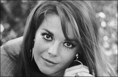 Qui est cette actrice qui tient un des r&ocirc;les principaux dans le film de John Ford ''La Prisonni&egrave;re du d&eacute;sert'' ?