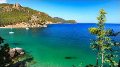 Km 9288 : Nous voilà au bout de la ligne, Vladivostok. Quelle mer borde cette ville ?