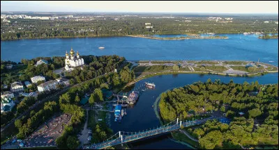 Km 282 : Iaroslavl. Elle fait aussi partie de l'ensemble évoqué ci-dessus et se situe sur le plus long fleuve de Russie européenne. Quel est ce fleuve ?