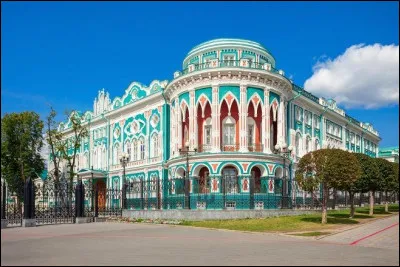 Km 1814 : Iekaterinbourg. C'est là que fut séquestré et assassiné, le 17 juillet 1918, le dernier Tsar de Russie. De qui s'agit-il ?