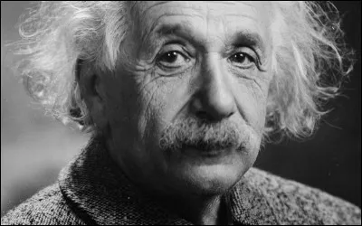 ''Tout le monde est un génie. Mais si vous jugez un poisson à sa capacité de grimper à un arbre, il vivra toute sa vie en croyant qu'il est stupide.'' Citation d'Albert Einstein, quelle nationalité n'a-t-il pas eue ?