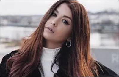 Quel est le nom de la youtubeuse EnjoyPhoenix ?