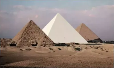 Dans quel pays se situe la pyramide blanche du site antique de Dahchour ?