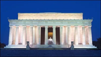 Dans quelle ville se situe le mémorial en marbre blanc d'Abraham Lincoln ?