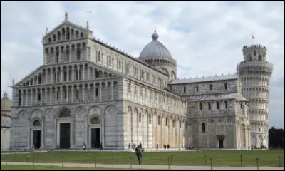 Dans quelle ville se situe la cathédrale en marbre Notre Dame de l'Assomption ?