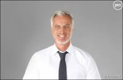 Comment s'appelle ce "jeune vieil homme" qui faisait le présentateur ?