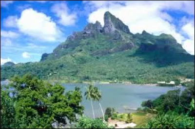 Sur quelle île se situe le mont Otemanu ?