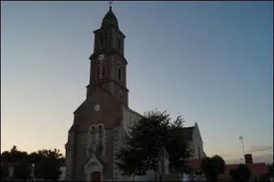 Nous sommes dans les Pays de la Loire devant l'&eacute;glise Notre-Dame-de-l'Assomption de La Boissi&egrave;re-des-Landes. Commune de l'arrondissement des Sables-d'Olonne, elle se trouve dans le d&eacute;partement ...