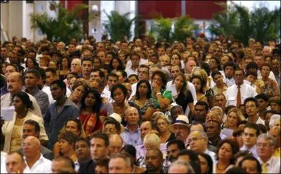 En 2010. Combien y'a-t-il d'habitants  la Runion ?