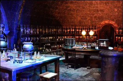 Pour quelle raison Draco provoque-t-il, involontairement, une explosion en salle de potions ?