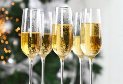 Pourquoi Nathan trouve-t-il Luna bizarre lors de la soirée du Nouvel An ?